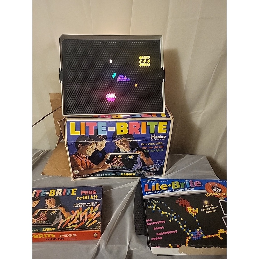 Vintage 1967 Lite Brite with Looney Tunes refill pages extra pegs